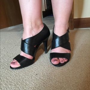 Fioni black heels